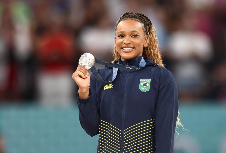 Rebeca Andrade, medalha de prata no individual geral nos Jogos de Paris