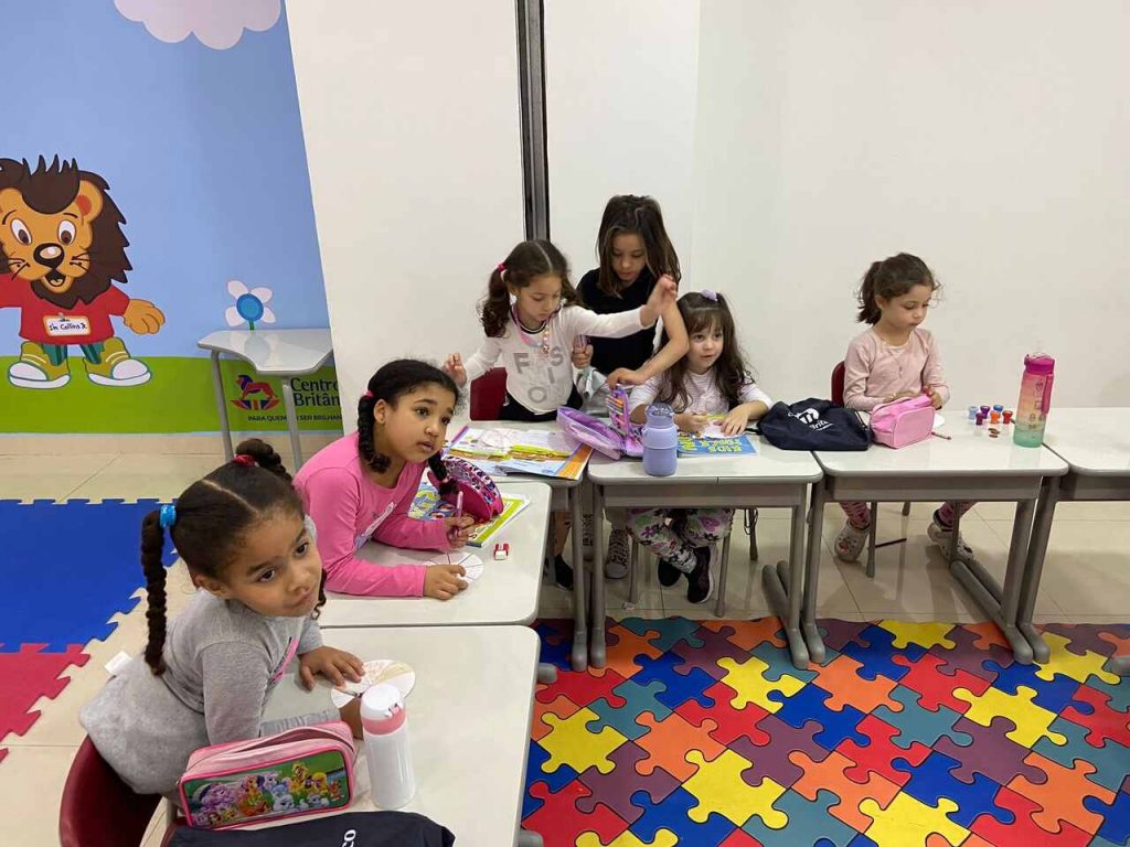 Turma de Inglês crianças no Centro Britânico