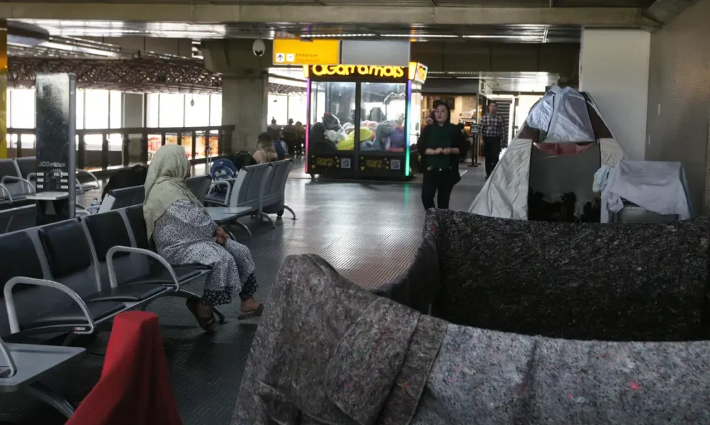 refugiados no Aeroporto de Guarulhos