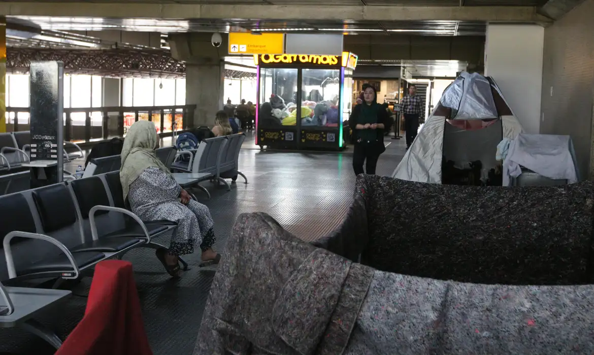 refugiados no Aeroporto de Guarulhos