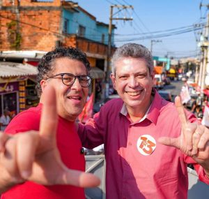 Alencar Santana e o ministro Márcio Macedo no Pimentas