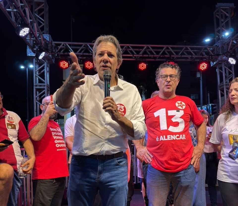 Fernando Haddad e Alencar Santana em comício no Centro