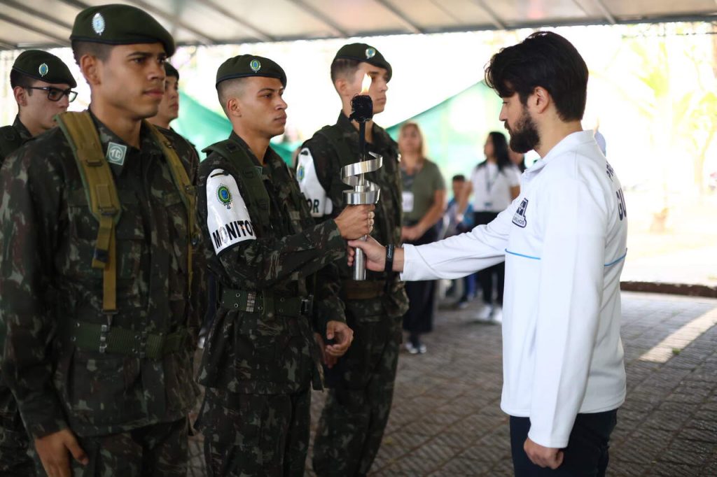 Guti e soldados do Exército na Semana da Pátria