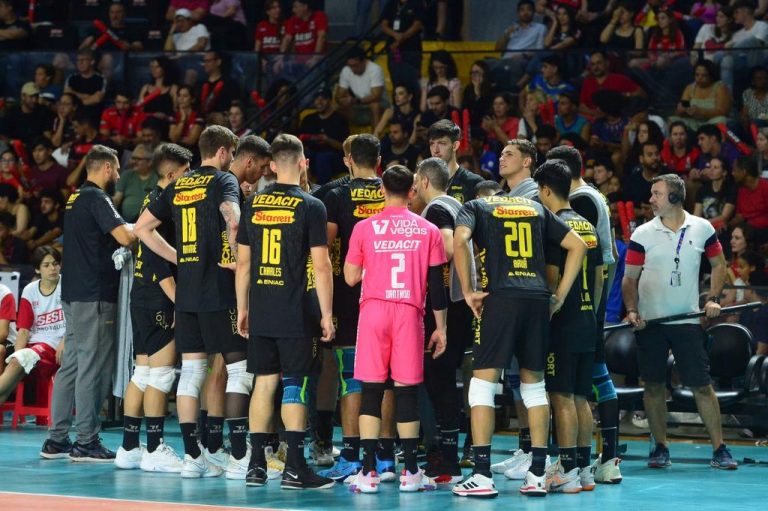 Vôlei Guarulhos em jogo no Ginásio do Sesi