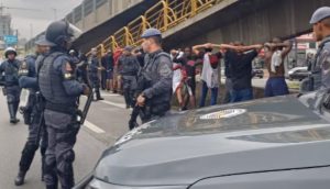 Briga-torcida-Corinthians-e-Flamengo-na-Via-Dutra-em-Guarulhos