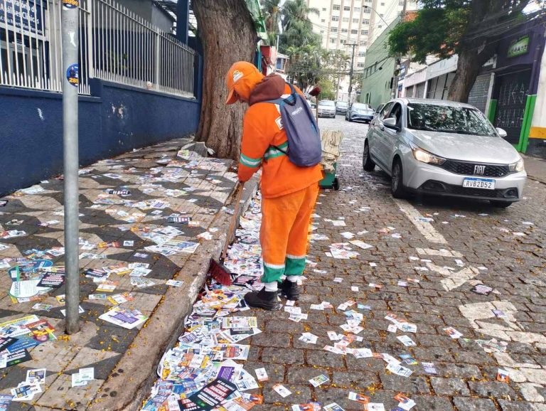 Gari limpa rua na UNG no dia da eleição