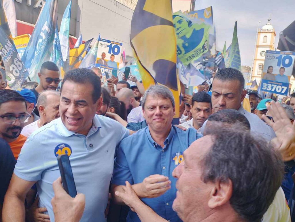 Jorge Wilson e Tarcísio de Freitas em caminhada no calçadão da Dom Pedro