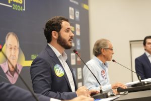Lucas Sanches e Elói Pietá no debate da ACE-Guarulhos