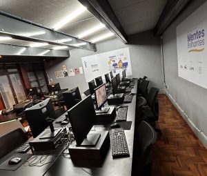 Núcleo Mentes Brilhantes x laboratório de informática