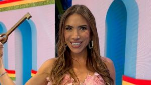 Patrícia Abravanel com chave da Porta da Esperança