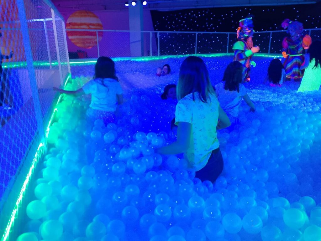 Piscina de Bolinhas da exposição Blow Up no Internacional Shopping