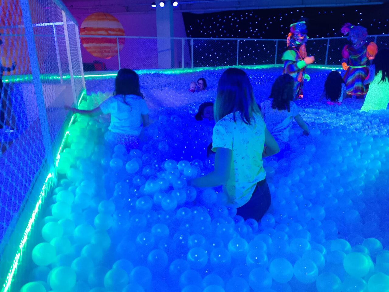Piscina de Bolinhas da exposição Blow Up no Internacional Shopping