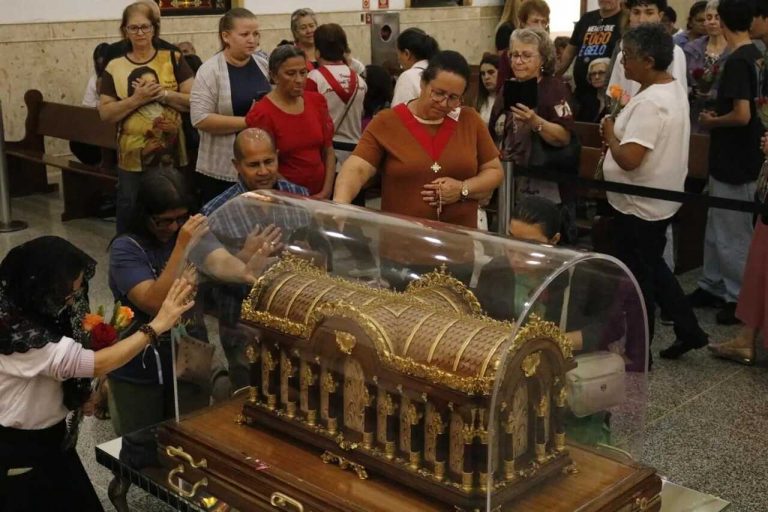 Relíquias de Santa Teresinha do Menino Jesus em Guarulhos
