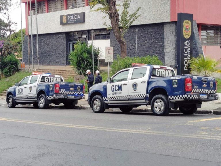 Viaturas da GCM no 1º DP