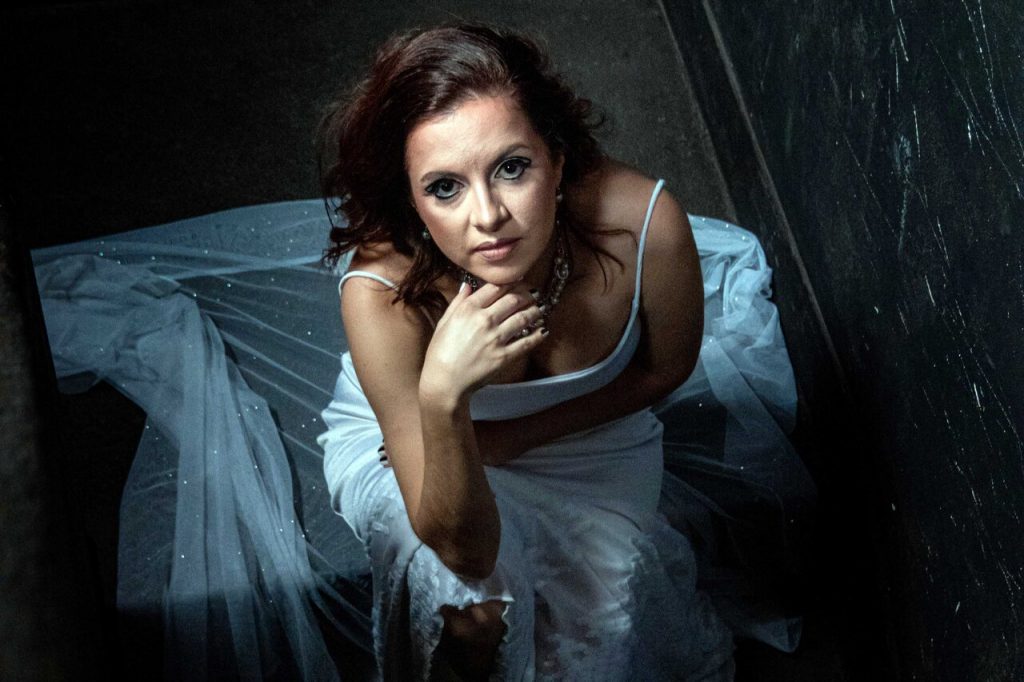 Aline Rissuto, cantora