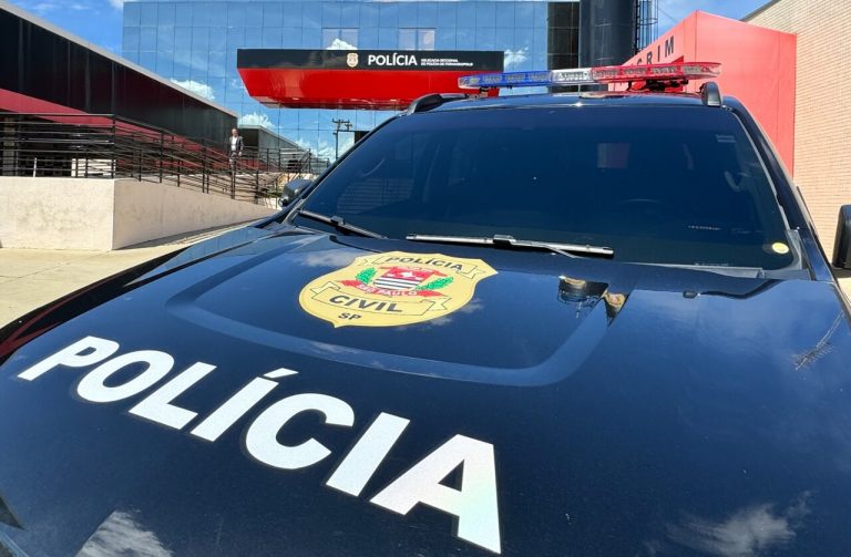 Viatura da Polícia Civil