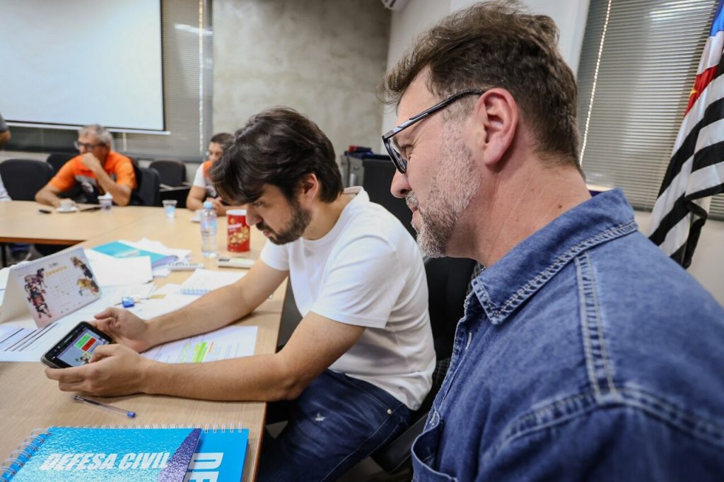 Guti e o cartunista Marcos Cárfora, lançou o game Detetive Dibuio e a Ameaça Alada Uma Jornada Contra a Dengue