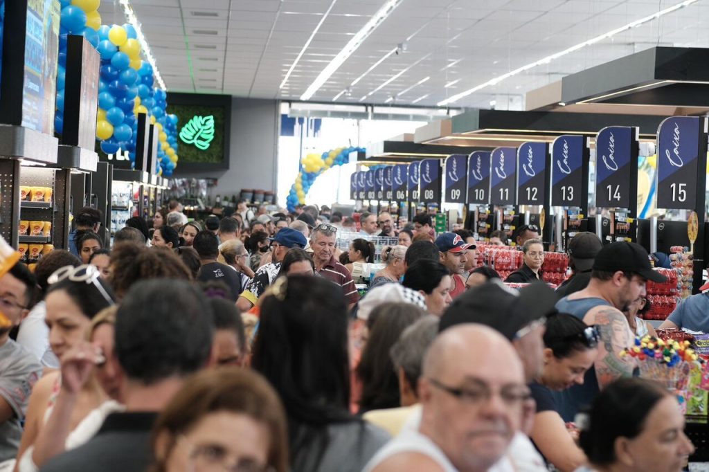 Inauguração do X-Supermercados na Vila Endres