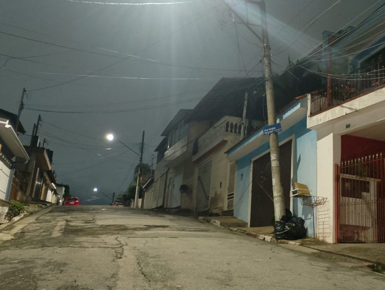 Sacos de lixo na rua