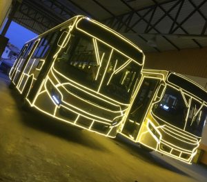 Ônibus iluminado