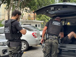 Garra prende sequestrador