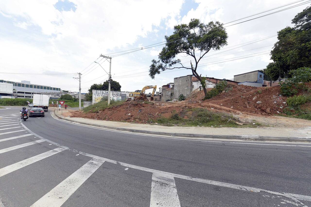 Obra no Trevo do Jardim Cumbica