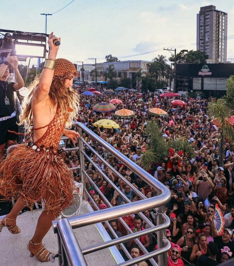 Claudia Leitte no Bloco Banda Bicha x Carnaval