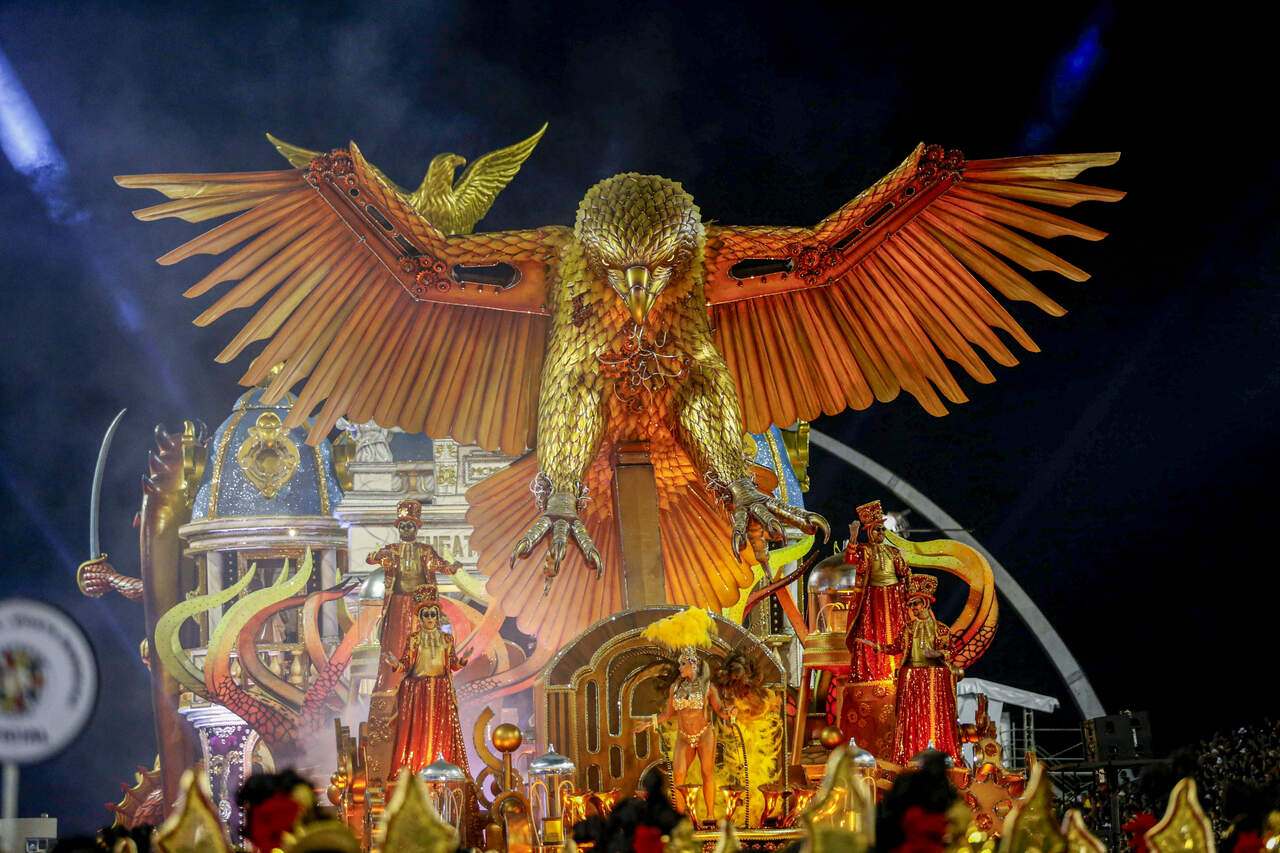 Desfile da Águia de Ouro no Sambódromo do Anhembi