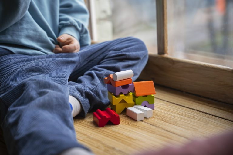 criança x lego x autismo
