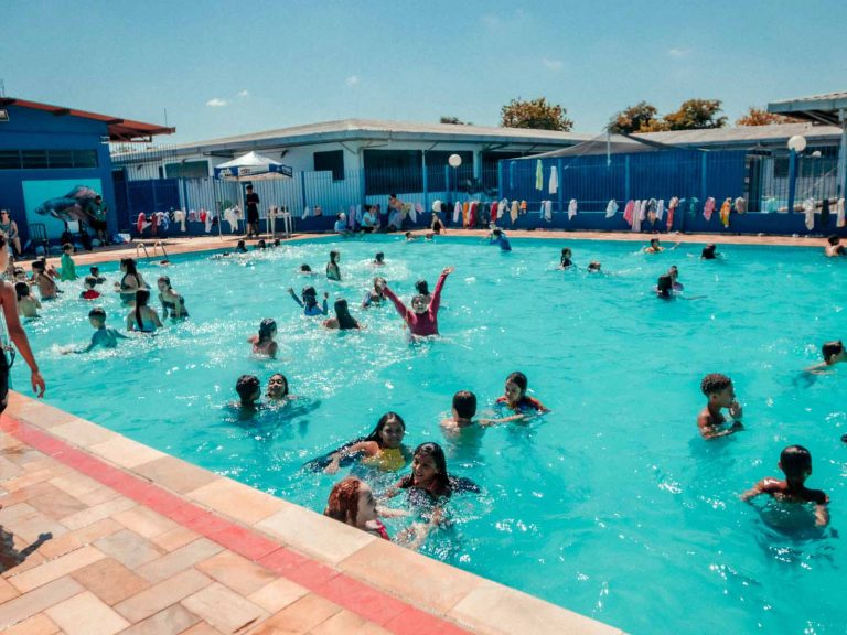 piscina no CEU