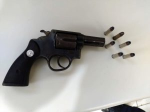 Notícias revólver e munições