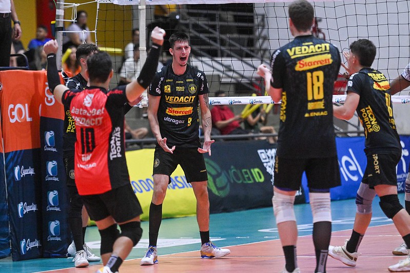 Vôlei Guarulhos vence Neurologia Ativa