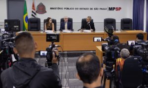 Notícias procurador-geral de Justiça, Paulo Sérgio de Oliveira e Costa, e os promotores Vania Caceres Stefanoni e Rodrigo Merli