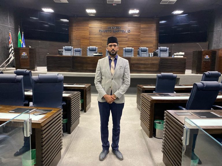Ihtsham Ahmad Moman, imã e Vice-Presidente da Comunidade Muçulmana Ahmadia