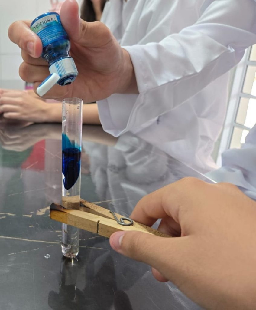 Experiências ajudam estudantes na assimilação de conteúdos Experiências ajudam estudantes na assimilação de conteúdos