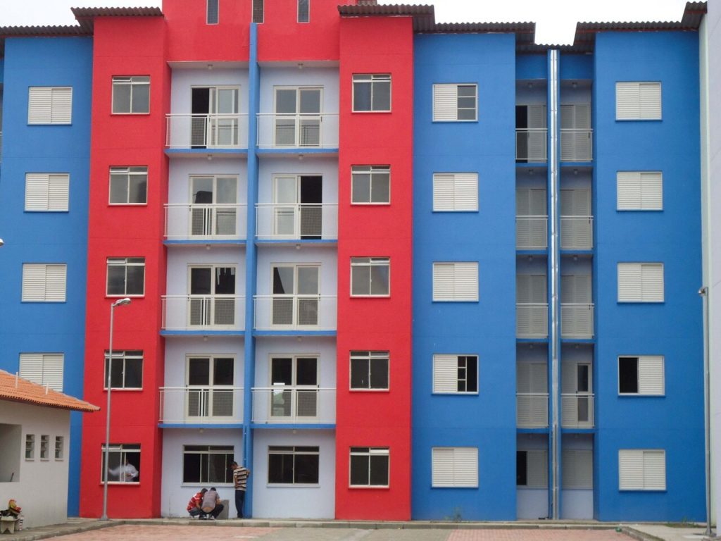 163 títulos entregues a residentes de nove bairros pela Prefeitura