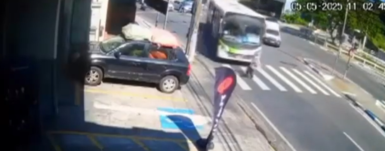 Idosa é atropelada por ônibus em Guarulhos