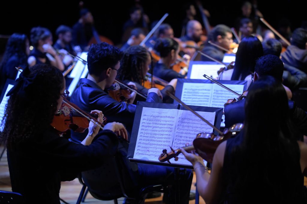 GRU Sinfônica leva ao palco do Adamastor grandes obras da música clássica