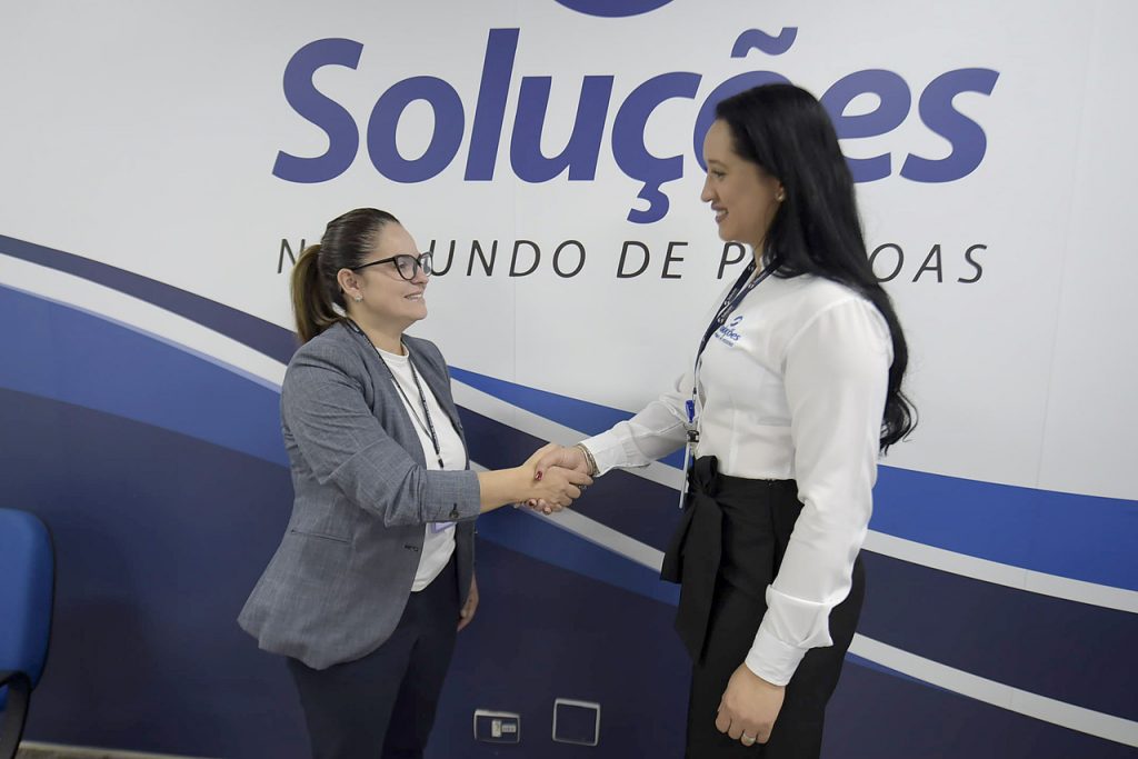 Prefeitura assina acordo para empregar mulheres em situação de violência