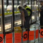 portas do Metrô da Estação Campo Limpo ensanguentadas