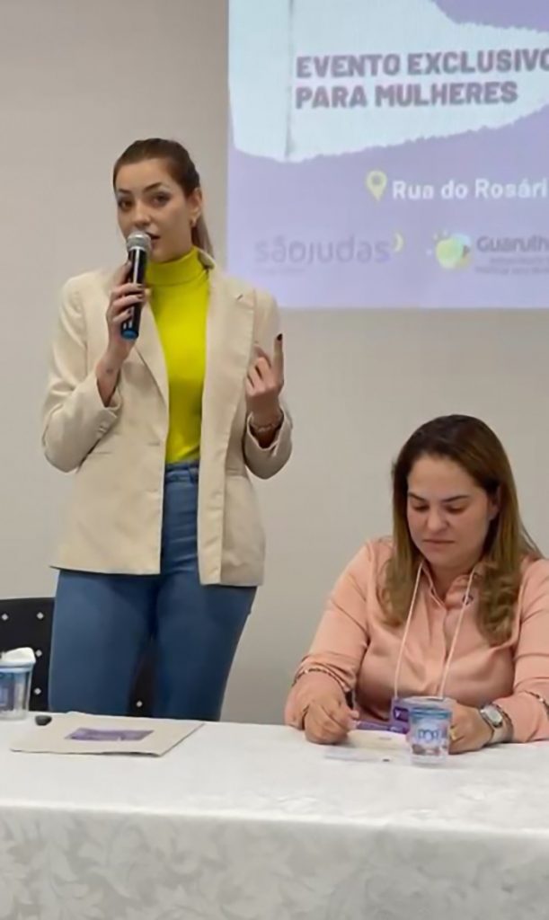 Plateia feminina, com mais de 150 pessoas, assiste à Conferência de Políticas para as Mulheres 