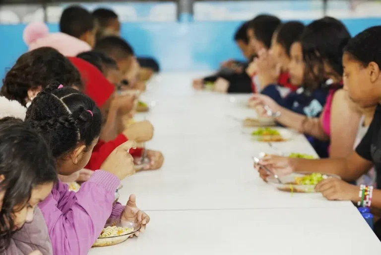 Escolas de Guarulhos vão oferecer almoço para alunos durante as férias