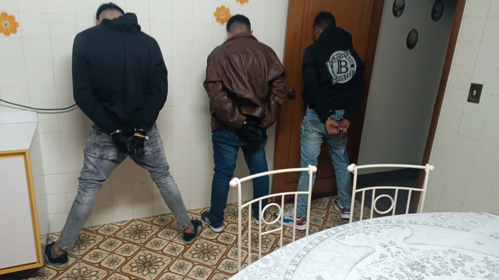 Três homens são presos por furto qualificado em Guarulhos