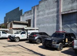 Viaturas da Polícia Civil e EDP