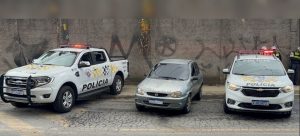 Carro apreendido pelo Policiamento de Trânsito