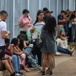 Espera de estudantes para fazer o Enem