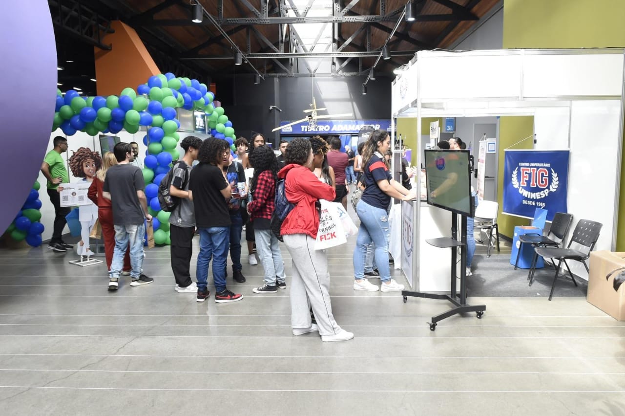 Feira do Estudante de Guarulhos oficinas de IA e atividades culturais