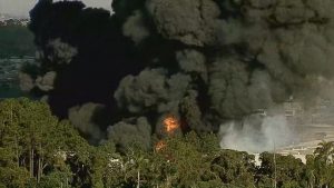 Fumaça do incêndio em Indústria de Guarulhos