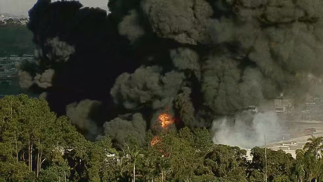 Fumaça do incêndio em Indústria de Guarulhos