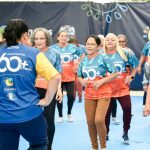 Núcleo do Idoso Cidade Satélite com idosos fazendo atividades físicas